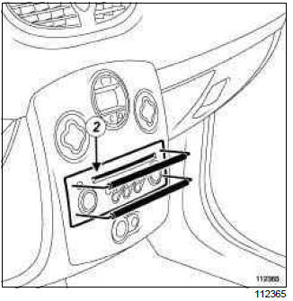 Renault Clio. Radio: Removal - Refitting