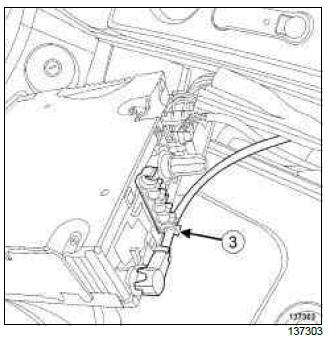 Renault Clio. Radio: Removal - Refitting