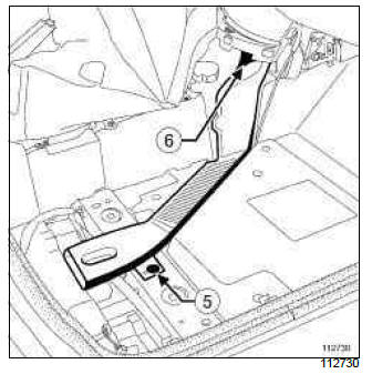 Renault Clio. Rear air distribution duct: Removal - Refitting