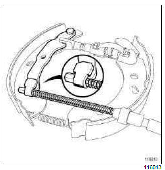 Renault Clio. Rear brake lining: Removal - Refitting