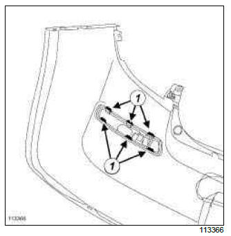 Renault Clio. Rear bumper: Stripping - Rebuilding 