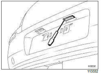 Renault Clio. Number plate light: Removal - Refitting