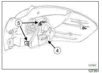 Renault Clio. Rear light bulb: Removal - Refitting