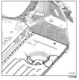 Renault Clio. Rear floor