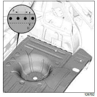 Renault Clio. Rear floor