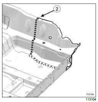 Renault Clio. Rear floor front cross member reinforcement