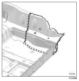 Renault Clio. Rear floor front cross member reinforcement