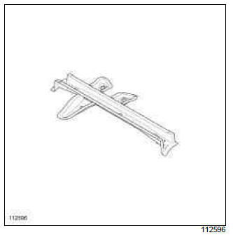 Renault Clio. Rear floor centre cross member