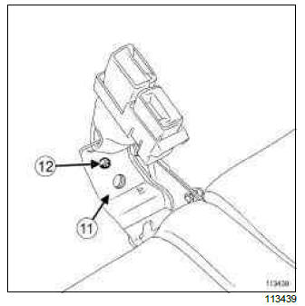 Renault Clio. 1/3 and 2/3 rear bench seatback trim: Removal - Refitting