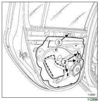 Renault Clio. Rear side door manual window winder mechanism: Removal - Refitting