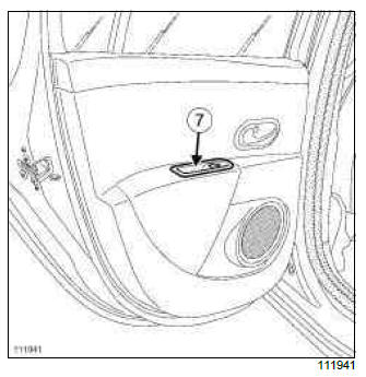 Renault Clio. Rear side door trim: Removal - Refitting