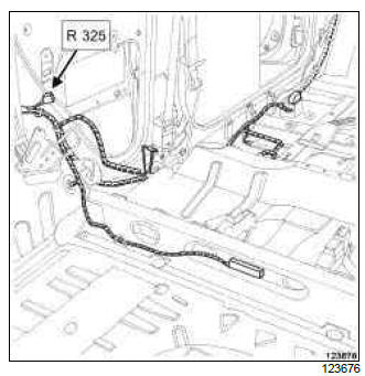 Renault Clio. Rear wiring