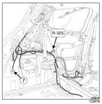 Renault Clio. Rear wiring