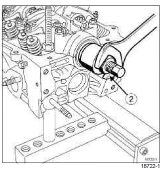 Renault Clio. Camshaft: Removal - Refitting