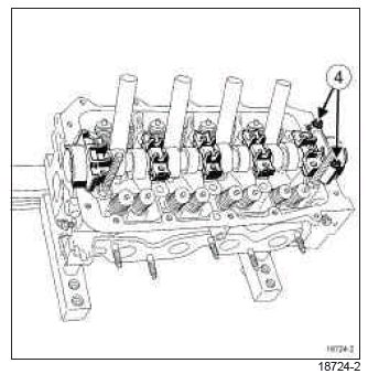 Renault Clio. Camshaft: Removal - Refitting