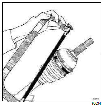 Renault Clio. Front driveshaft gaiter, wheel side: Removal - Refitting