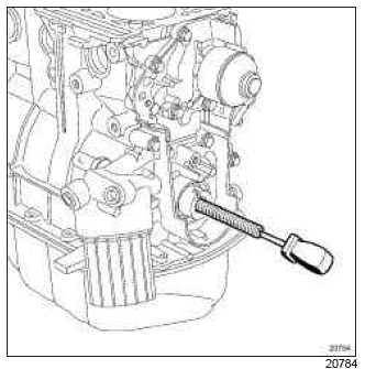 Renault Clio. Oil pump: Removal - Refitting