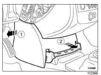 Renault Clio. Front footwell air distribution duct: Removal - Refitting