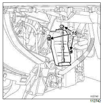 Renault Clio. Front footwell air distribution duct: Removal - Refitting