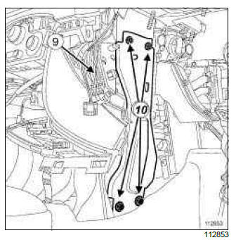 Renault Clio. Front footwell air distribution duct: Removal - Refitting