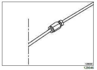 Renault Clio. Rigid brake pipe: Repair
