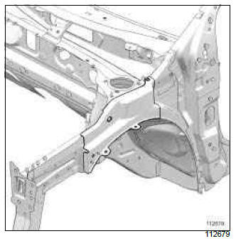 Renault Clio. Scuttle side panel