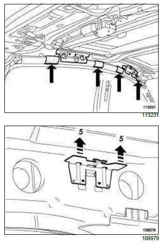 Renault Clio. Side curtain airbag: Removal - Refitting