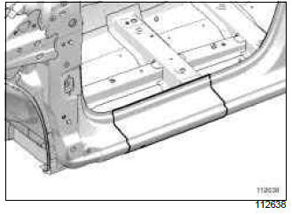 Renault Clio. Sill panel