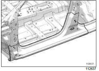 Renault Clio. Sill panel