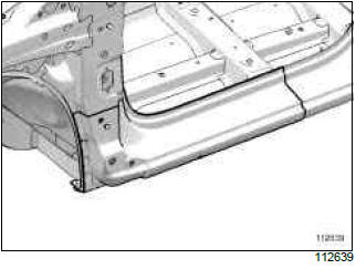 Renault Clio. Sill panel