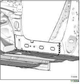 Renault Clio. Sill panel