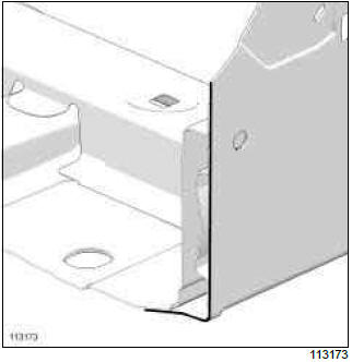 Renault Clio. Sill panel