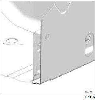 Renault Clio. Sill panel