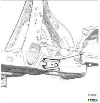 Renault Clio. Sill panel