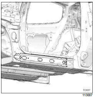 Renault Clio. Sill panel