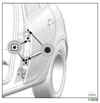 Renault Clio. Rear side door