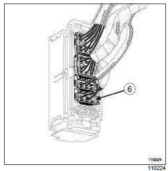 Renault Clio. Speed sensor: Removal - Refitting