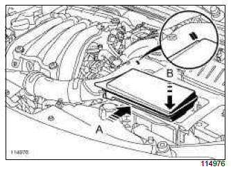 Renault Clio. Starter: Removal - Refitting