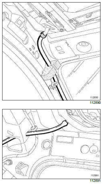 Renault Clio. Sunroof water drain pipe: Removal - Refitting