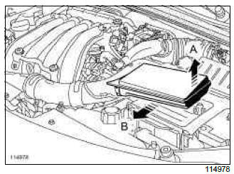 Renault Clio. Throttle valve: Removal - Refitting