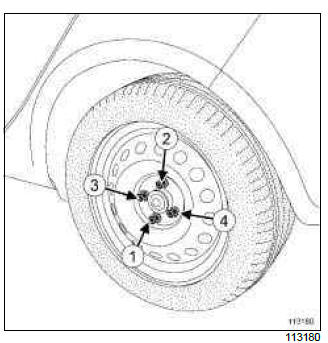 Renault Clio. Wheel: Removal - Refitting