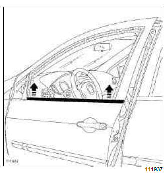 Renault Clio. Front door side exterior weather strip: Removal - Refitting