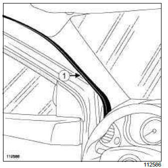 Renault Clio. Windscreen pillar trim: Removal - Refitting