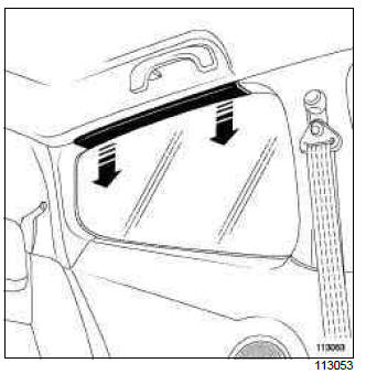 Renault Clio. Side roof rail rear trim: Removal - Refitting