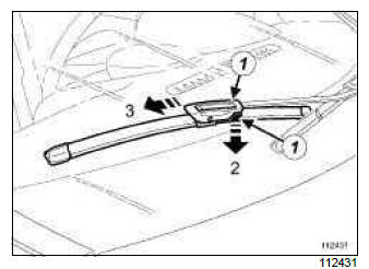 Renault Clio. Windscreen wiper blade: Removal - Refitting