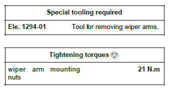 Renault Clio. Wiping arm: Removal - Refitting